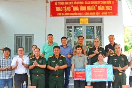 Gia Lai: Bàn giao 10 căn nhà tình nghĩa cho công nhân, lao động nghèo