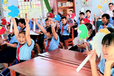 Cảnh báo thủ đoạn tội phạm lợi dụng không gian mạng dụ dỗ, lôi kéo học sinh, sinh viên