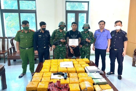 Bộ đội Biên phòng Hà Tĩnh trao thưởng thành tích xuất sắc trong đấu tranh 2 chuyên án ma túy lớn