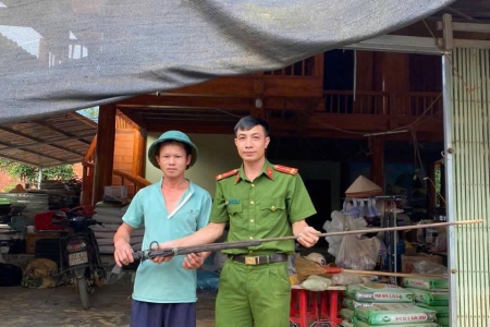 Lào Cai: Công an xã Nghĩa Tâm tuyên truyền, vận động người dân giao nộp 87 khẩu súng các loại