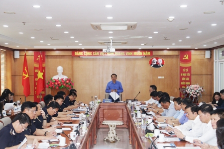 Làm việc với Chi cục Hải quan khu vực III về công tác đấu tranh chống buôn lậu và hàng giả