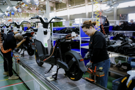 Yadea xuất xưởng 400.000 xe máy điện tại Việt Nam