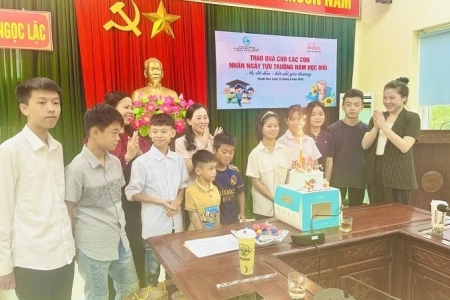 Tặng quà trẻ mồ côi nhân dịp năm học mới 2025-2026 tại Thanh Hóa