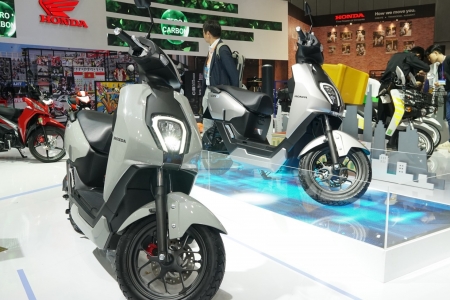 Honda Việt Nam áp dụng chính sách bán pin kèm theo xe gắn máy điện ICON e: