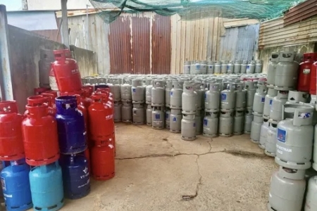 TP. HCM đột kích xưởng sang chiết gas lậu quy mô lớn