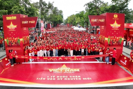 Hơn 20.000 người Vietcombank hòa nhịp 'cùng Việt Nam tiến bước'