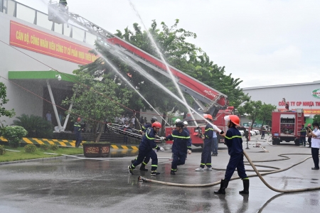Tuyên truyền, thực tập phương án chữa cháy và cứu nạn, cứu hộ tại Công ty cổ phần Nhựa Thiếu Niên Tiền Phong