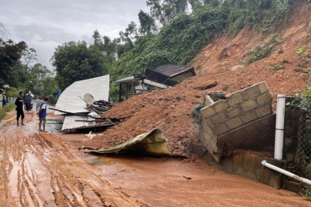 Đêm nay, khu vực từ Thanh Hóa đến Quảng Trị mưa to và dông, đề phòng sạt lở