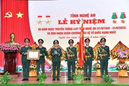 Nghệ An kỷ niệm 80 năm ngày truyền thống lực lượng vũ trang và đón nhận Huân chương Bảo vệ Tổ quốc hạng Nhất