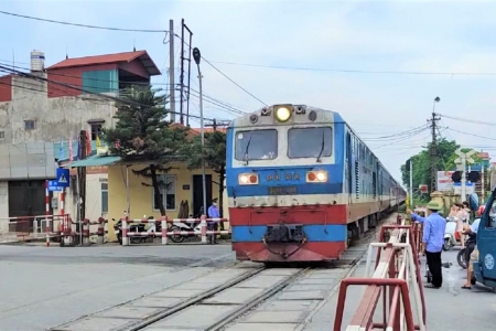 Chỉ thị về việc tăng cường bảo đảm trật tự, an toàn giao thông đường sắt trong tình hình mới