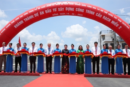 Phó Thủ tướng Thường trực Chính phủ Nguyễn Hòa Bình dự lễ khánh thành dự án cầu Rạch Miễu 2