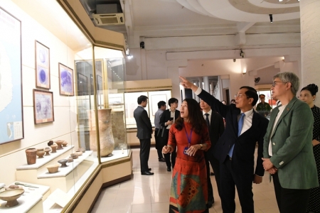 Bộ trưởng Ngoại giao Australia tìm hiểu dòng chảy lịch sử dân tộc Việt Nam