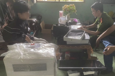 Làm giả hơn 300 hóa đơn chuyển tiền để lừa đảo online