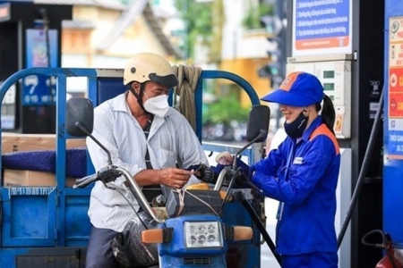 Giá xăng dầu hôm nay 21/8: Bật tăng