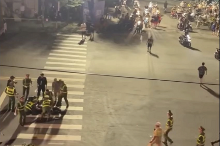 Công an Hà Nội thông tin về vụ việc hai thanh niên lao thẳng xe máy vào cảnh sát cơ động trong buổi hợp luyện