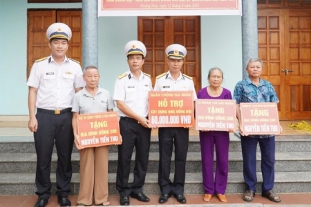 Lữ đoàn 125 (Vùng 2 Hải quân) tổ chức bàn giao nhà quân nhân có hoàn cảnh khó khăn