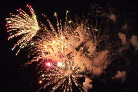 Cà Mau bắn pháo hoa 02 điểm chào mừng kỷ niệm 80 năm Cách mạng tháng Tám và Quốc khánh 02/9