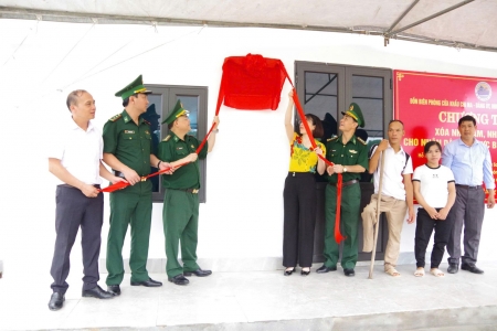 Đồn Biên phòng Cửa khẩu Chi Ma bàn giao “mái ấm biên cương” cho hộ nghèo xã Mẫu Sơn