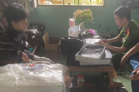 Quảng Trị: Bắt giữ thiếu niên làm giả hàng trăm hóa đơn chuyển tiền để lừa đảo trên mạng