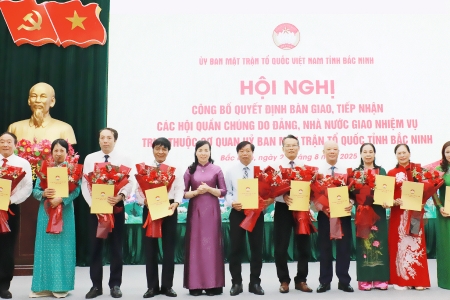 Bắc Ninh công bố quyết định bàn giao, tiếp nhận các hội quần chúng do Đảng, Nhà nước giao nhiệm vụ về MTTQ tỉnh