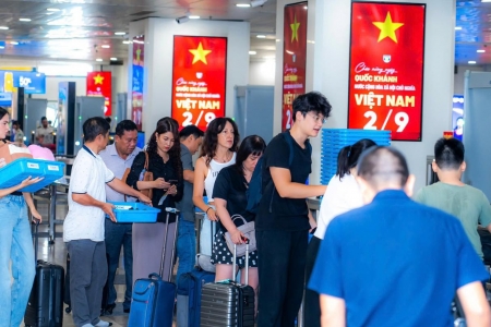 Giá vé máy bay TP.HCM - Hà Nội giảm sâu, nhiều người dân hào hứng du lịch 2/9