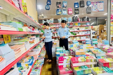Lực lượng QLTT Thanh Hóa tăng cường quản lý thị trường mặt hàng sách giáo khoa, thiết bị trường học