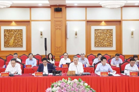 Bộ Chính trị cho ý kiến về công tác chuẩn bị Đại hội Đảng bộ TP. Hà Nội và Đảng bộ TP. Hồ Chí Minh