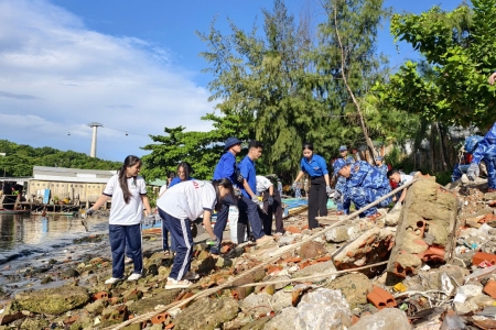 Cán bộ, chiến sĩ Vùng Cảnh sát biển 4 chung tay vì “Biển xanh, sạch, đẹp”