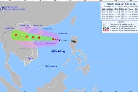 Bão số 5 tiến nhanh vào đất liền, miền Trung đối mặt nguy cơ mưa cực đoan