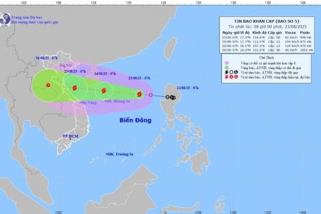 Bão số 5 tăng tốc, liên tục mạnh lên: Từ Thanh Hóa đến Huế trong vùng ảnh hưởng