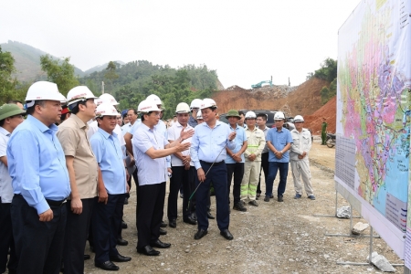 Tập trung máy móc, nhân lực để tăng tốc tiến độ 4 dự án cao tốc trọng điểm phía Bắc