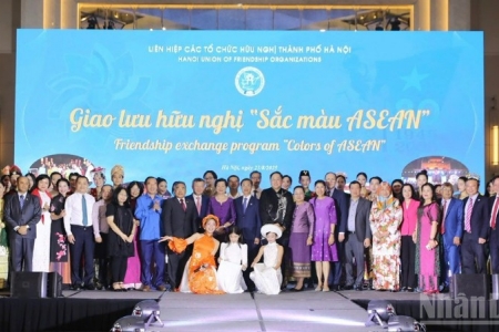 Giao lưu hữu nghị “Rực rỡ ASEAN”