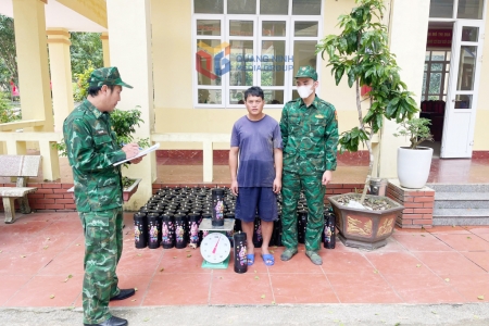 Đồn Biên phòng cửa khẩu Hoành Mô liên tiếp phát hiện 2 vụ vận chuyển trái phép khí cười với số lượng lớn