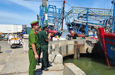 Quảng Trị - Đà Nẵng: Khẩn cấp kêu gọi tàu thuyền vào bờ, di dời dân tránh bão số 5