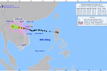 Bão số 5 áp sát đất liền, gió giật cấp 16 nguy hiểm