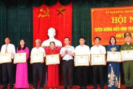 Ninh Bình: Phường Tây Hoa Lư tuyên dương điển hình, phát động thi đua yêu nước