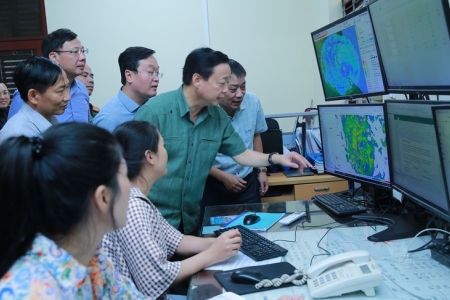 Tập trung cao độ ứng phó bão số 5 đổ bộ vào đất liền