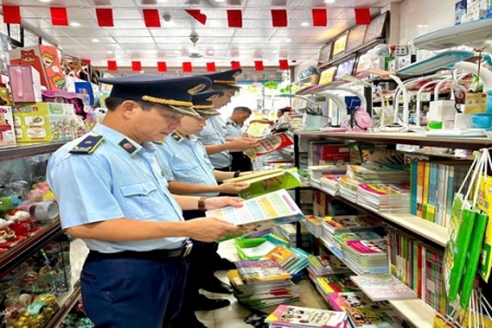 Hà Tĩnh: Xử phạt cơ sở tàng trữ "sách lậu" không rõ nguồn gốc