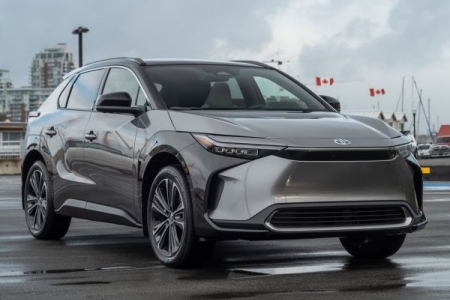SUV điện bZ4X mới sắp ra mắt của Toyota