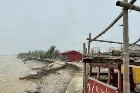 Bộ Nông nghiệp và Môi trường chỉ đạo ứng phó với áp thấp nhiệt đới trên Biển Đông