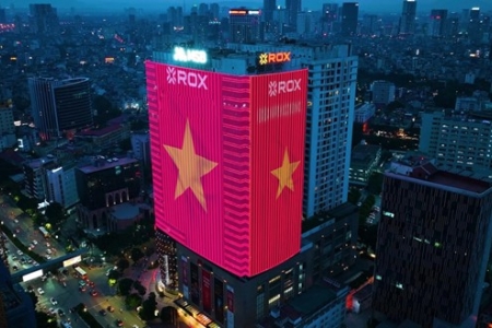 ROX Tower rực rỡ cờ hoa, lan tỏa tinh thần tự hào Việt Nam