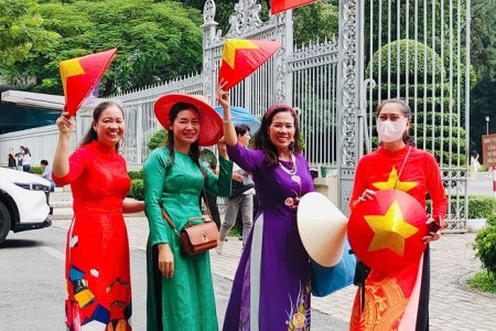 Tặng 100.000 đồng/người cho toàn dân ăn Tết Độc lập