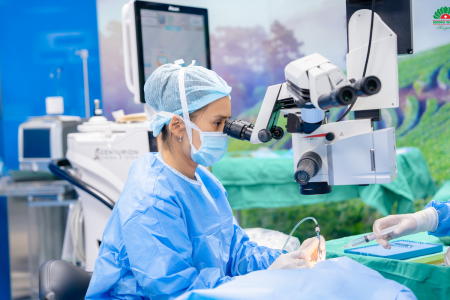 Hợp tác Việt - Nhật trong phẫu thuật khúc xạ cá nhân hóa