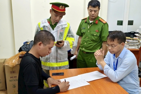 Hà Nội: Xử phạt bãi trông xe tự phát gần Quảng trường Ba Đình trước giờ sơ duyệt A80