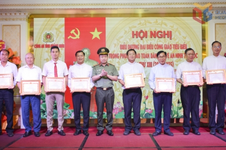 Quảng Ninh biểu dương chức sắc, chức việc, giáo dân Công giáo tiêu biểu trong phong trào Toàn dân bảo vệ ANTQ