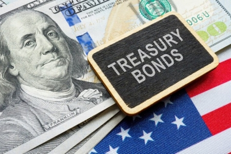 Trái phiếu dài hạn Mỹ bị bán tháo hàng loạt sau khi Tổng thống Donald Trump sa thải thống đốc Fed