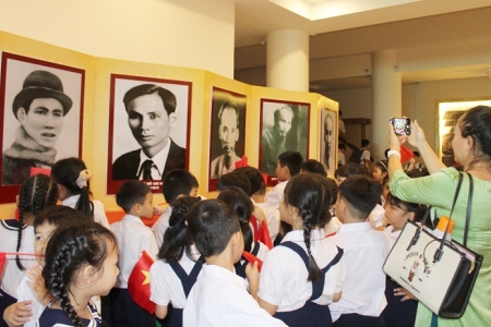 Ấn tượng trưng bày chuyên đề “Hồ Chí Minh - Những nét phác họa chân dung”