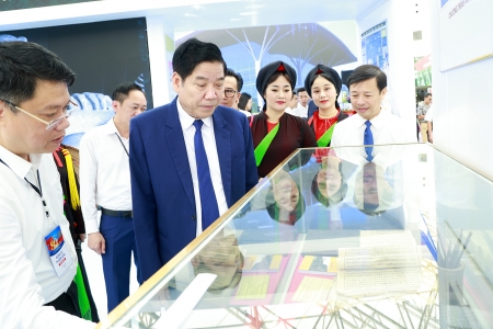 Lãnh đạo tỉnh Bắc Ninh dự khai mạc Triển lãm thành tựu đất nước “80 năm Hành trình Độc lập - Tự do - Hạnh phúc”