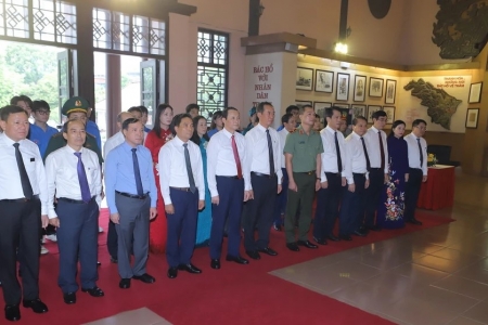 Đoàn đại biểu tỉnh Thanh Hóa dâng hoa, dâng hương nhân kỷ niệm 80 năm Quốc khánh nước CHXHCN Việt Nam