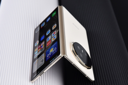 Điện thoại gập mỏng nhất thế giới của Honor chính thức ra mắt tại Châu Âu